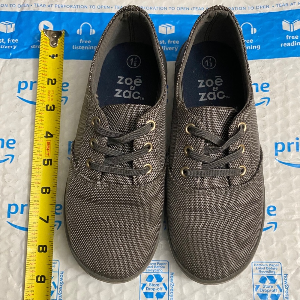 Zoe & Zac size 1.5 grey shoes